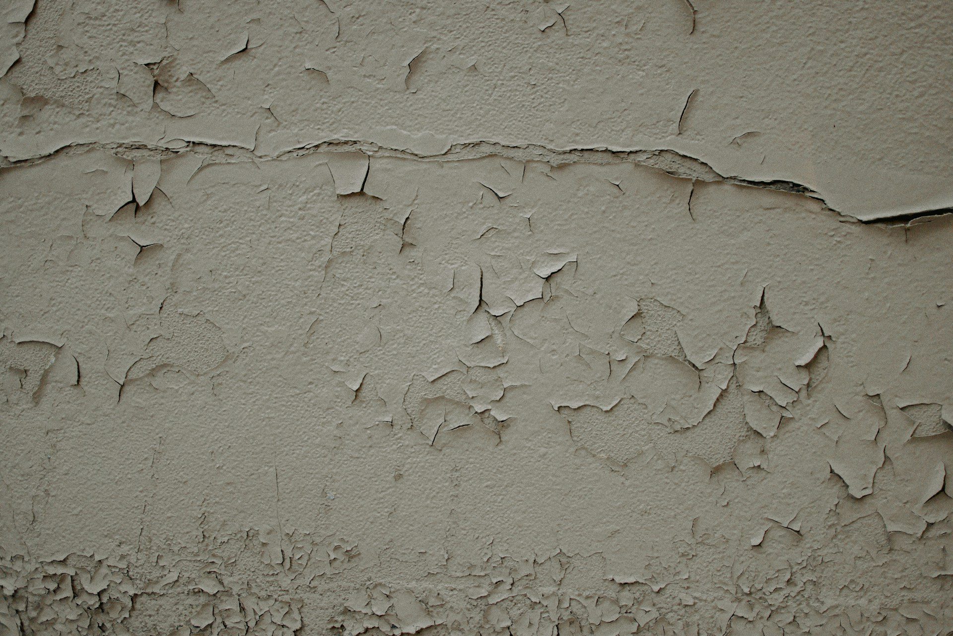 Cracking and peeling wall needing asbestos joint compound removal